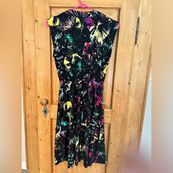 BCBG MaxAzria Tropical Sleeveless Dress - Size XS Worn Once - Picture 6 of 12